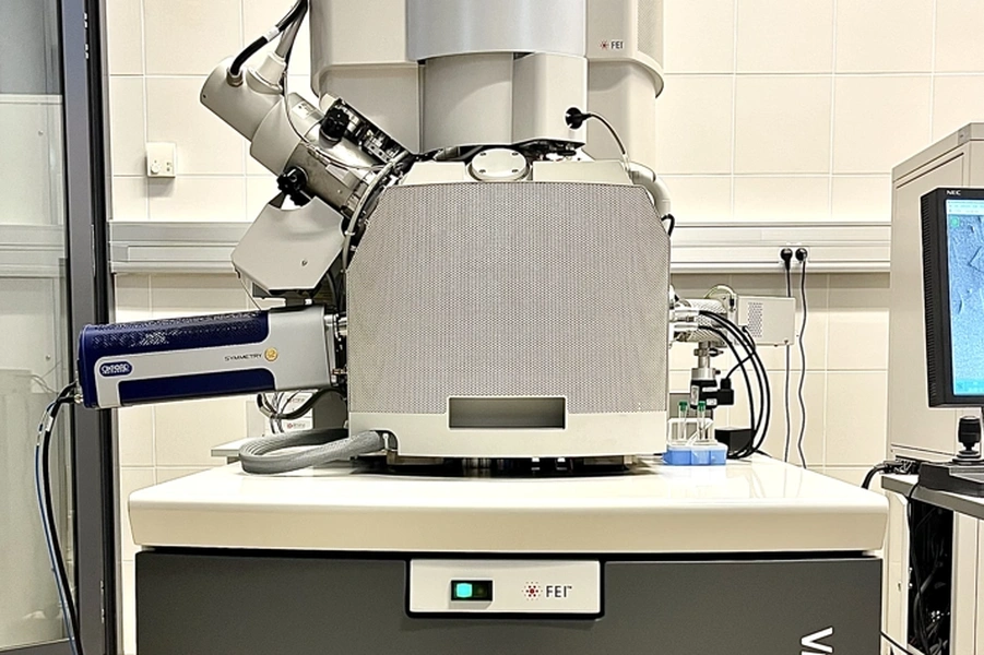 Skaningowy mikroskop elektronowy FEI Versa 3D
